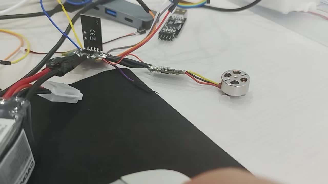 制作了一个飞控，质量很好